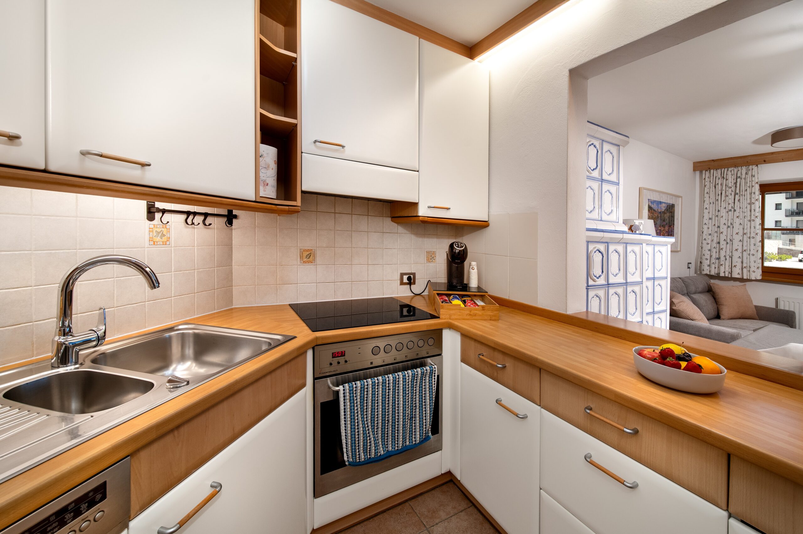 Cucina attrezzata di Sunset View Sassolungo